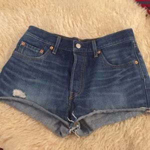 Levi’s 501 cutoffs size 28